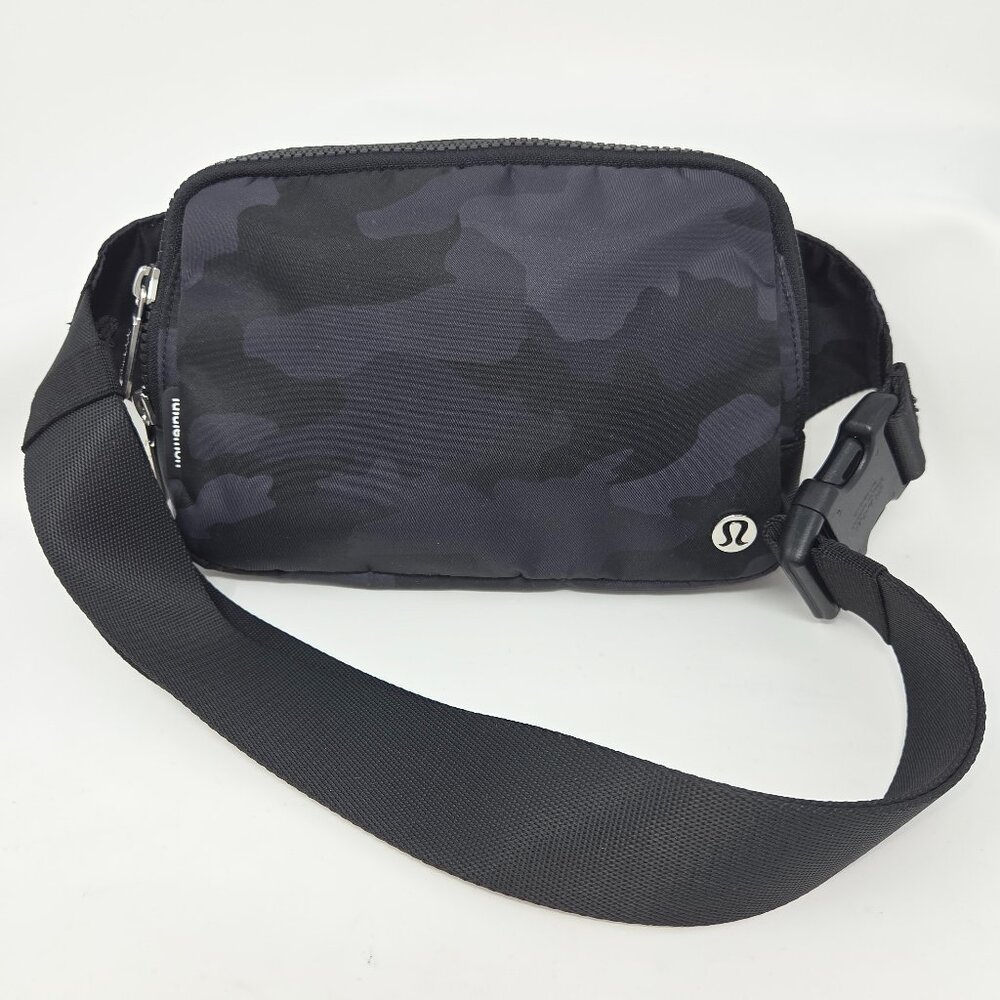 Lululemon Everywhere Belt Bag, Black Graphite Grey, NWOT